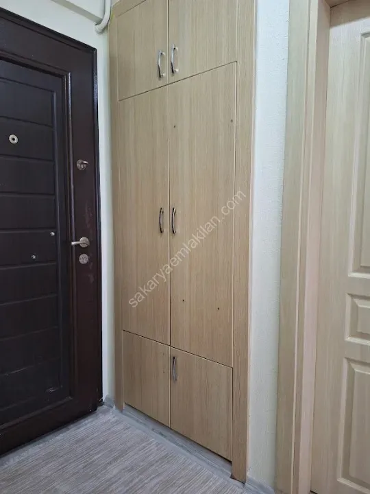 SERDİVAN MERKEZDE KİRALIK EŞYALI 1+1 APART DAİRE