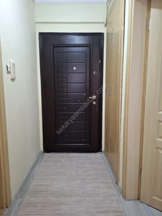 SERDİVAN MERKEZDE KİRALIK EŞYALI 1+1 APART DAİRE