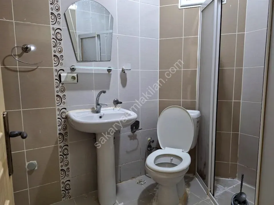 SERDİVAN MERKEZDE KİRALIK EŞYALI 1+1 APART DAİRE