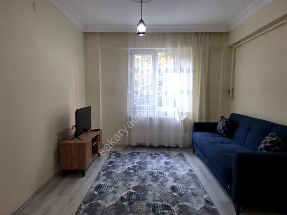 SERDİVAN MERKEZDE KİRALIK EŞYALI 1+1 APART DAİRE