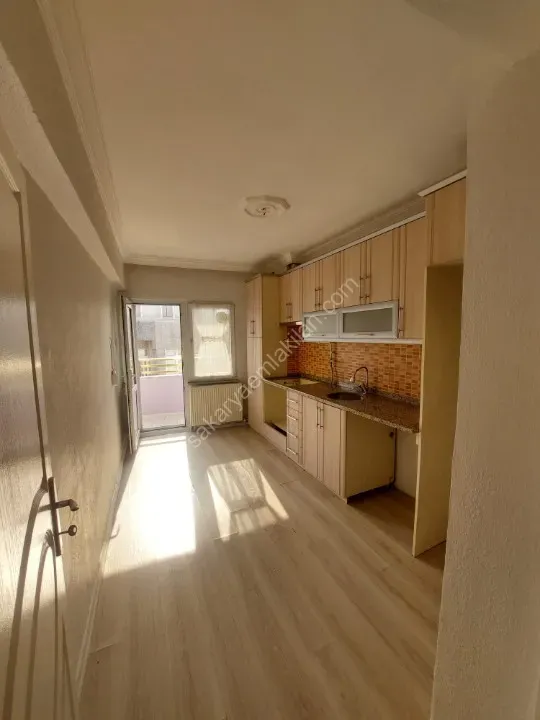 YILDIZ GAYRİMENKUL'den Katlı Pazar Arkası Kiralık Daire