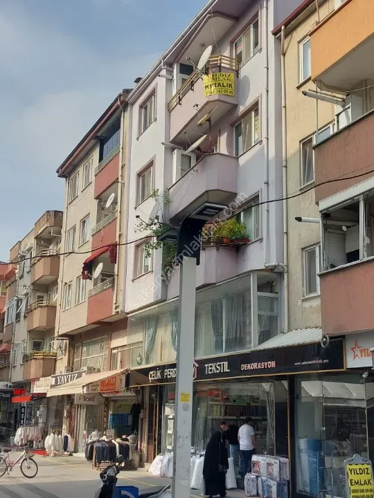 YILDIZ GAYRİMENKUL'DEN KATLI PAZAR ARKASI SATILIK 4.KAT DAİRE