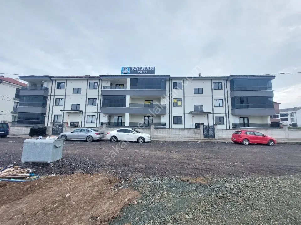 YILDIZ GAYRİMENKUL'DEN KİRALIK SIFIR DAİRE ARİFİYE HANLI MERKEZ