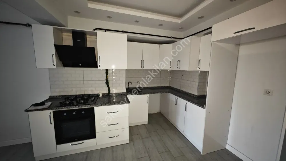 AKYAZI MERKEZ'DE KİRALIK ARA KAT 2+0 DAİRE ÖMERCİKLER MAHALLESİ