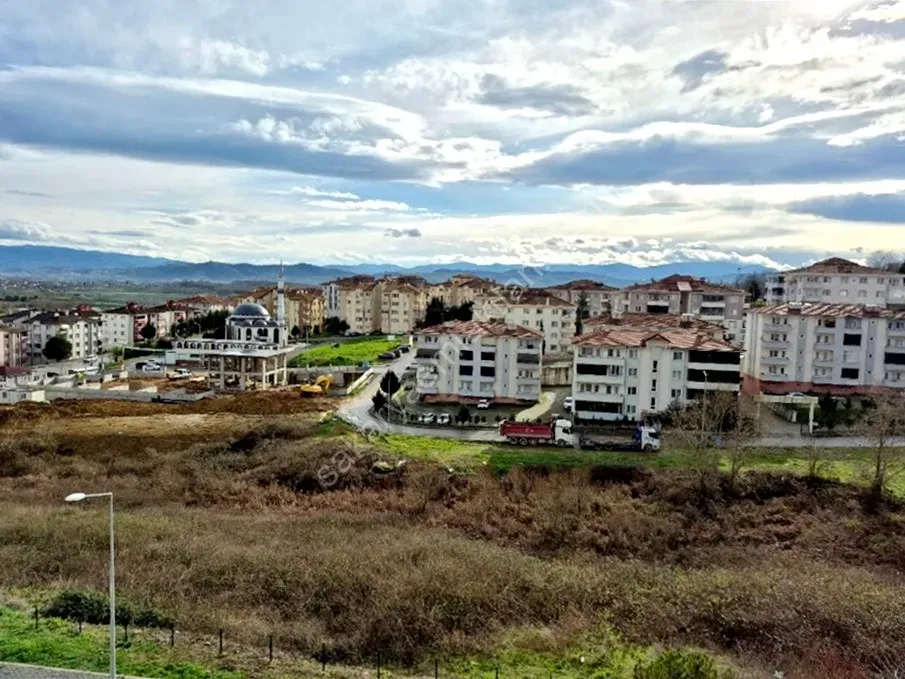 ADAPAZARI CAMİLİ MAHALLESİNDE KİRALIK 3+1 DAİRE