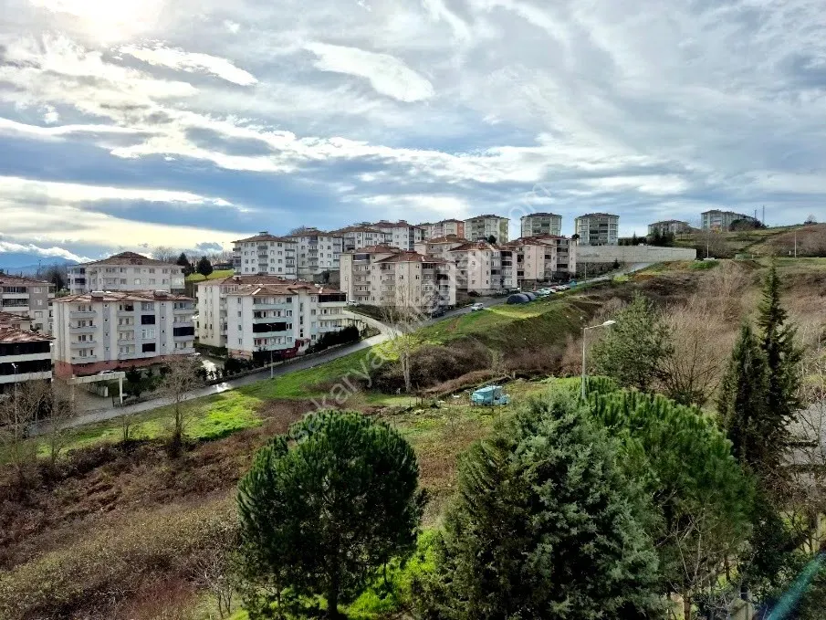 ADAPAZARI CAMİLİ MAHALLESİNDE KİRALIK 3+1 DAİRE