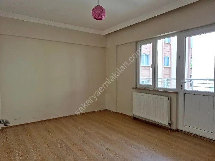 ADAPAZARI CAMİLİ MAHALLESİNDE KİRALIK 3+1 DAİRE