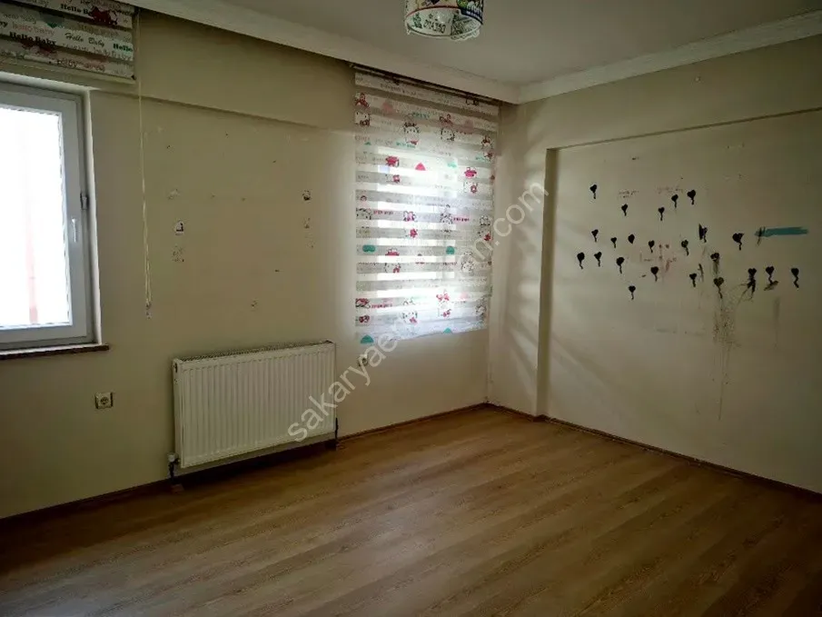 ADAPAZARI CAMİLİ MAHALLESİNDE KİRALIK 3+1 DAİRE