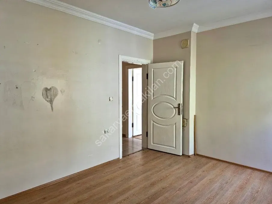 ADAPAZARI CAMİLİ MAHALLESİNDE KİRALIK 3+1 DAİRE