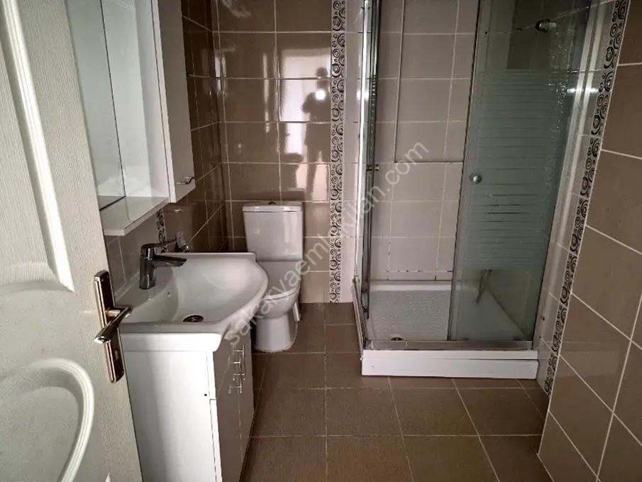 ADAPAZARI CAMİLİ MAHALLESİNDE KİRALIK 3+1 DAİRE