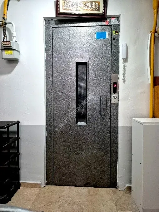 ADAPAZARI CAMİLİ MAHALLESİNDE KİRALIK 3+1 DAİRE