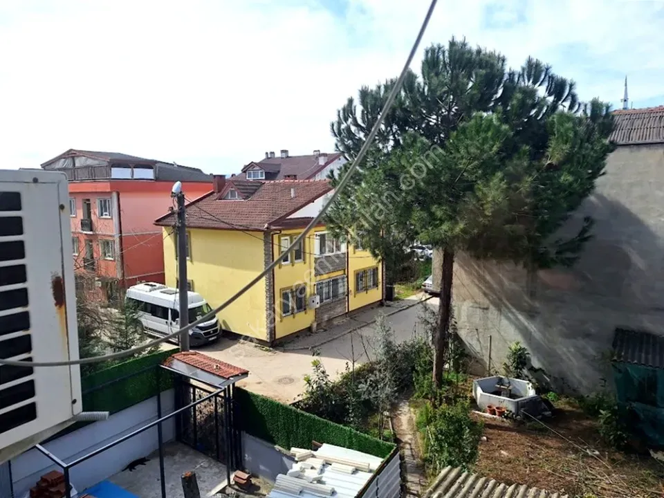 ADAPAZARI YENİDOĞAN MAHALLESİNDE KİRALIK EŞYALI 3+1 DAİRE