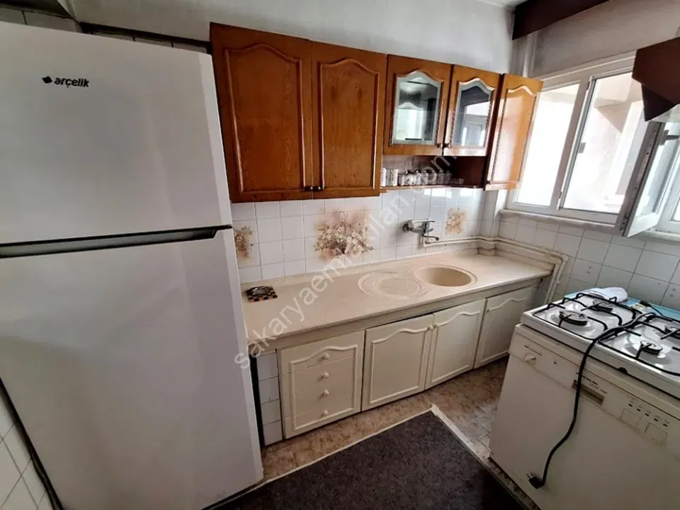 ADAPAZARI YENİDOĞAN MAHALLESİNDE KİRALIK EŞYALI 3+1 DAİRE