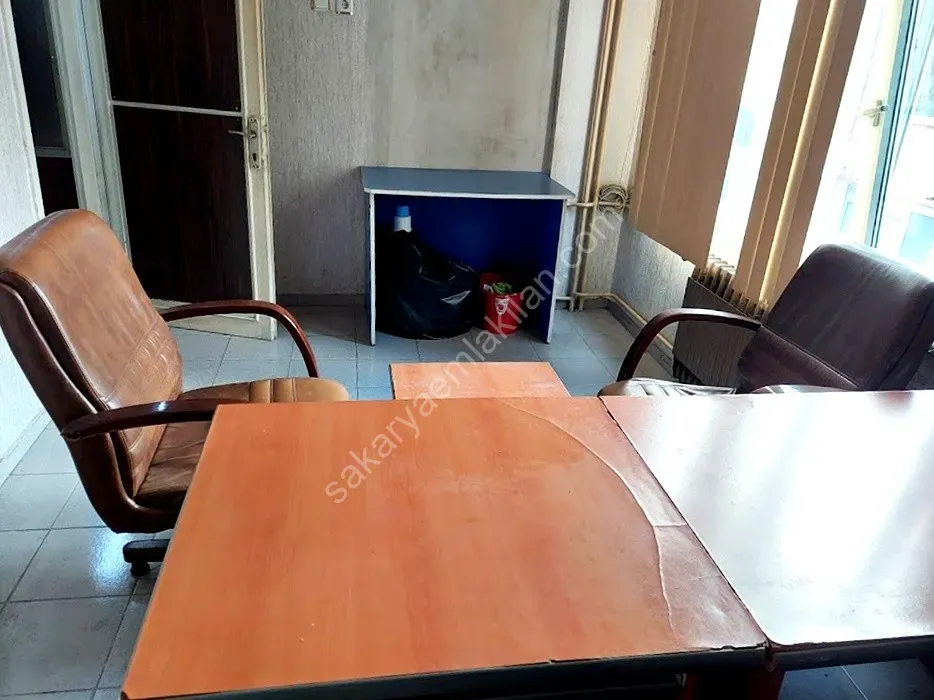 ADAPAZARI MERKEZDE KİRALIK EŞYALI OFİS