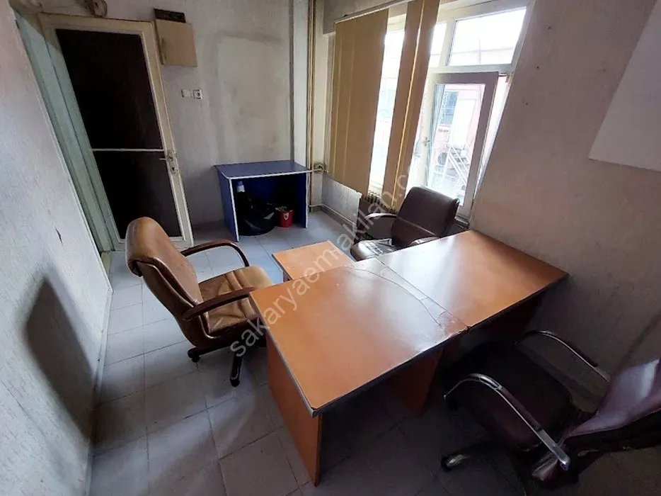 ADAPAZARI MERKEZDE KİRALIK EŞYALI OFİS