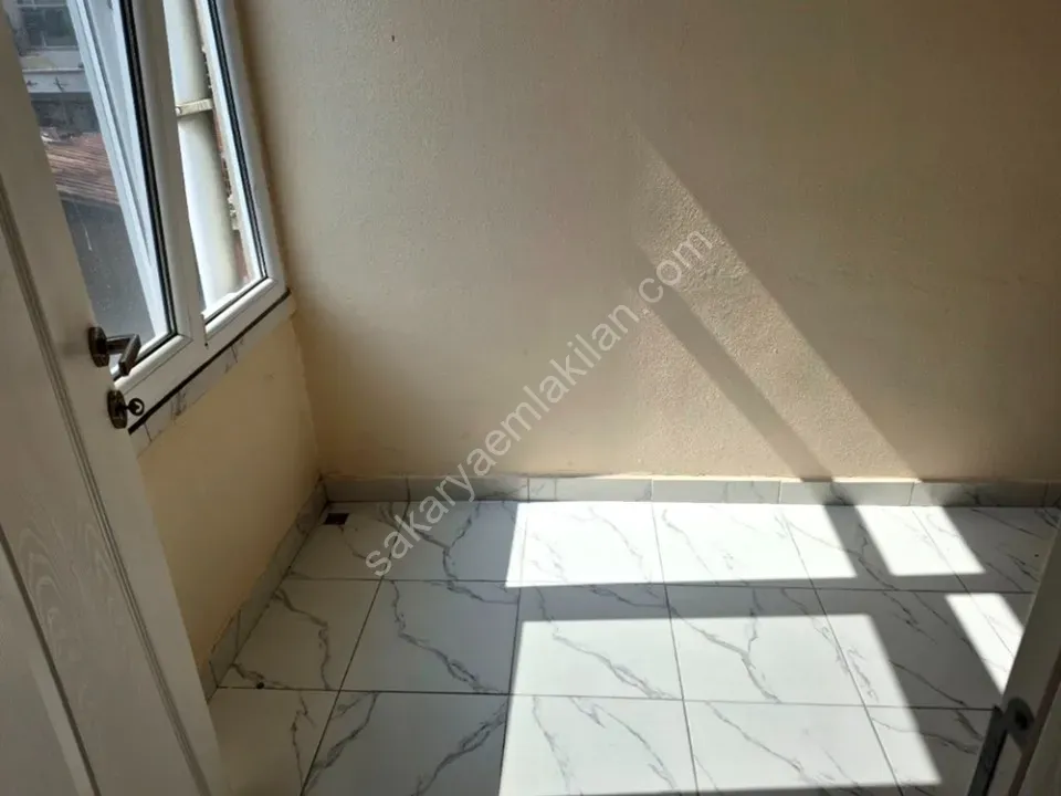 ADAPAZARI MERKEZDE KİRALIK 3+1 DAİRE