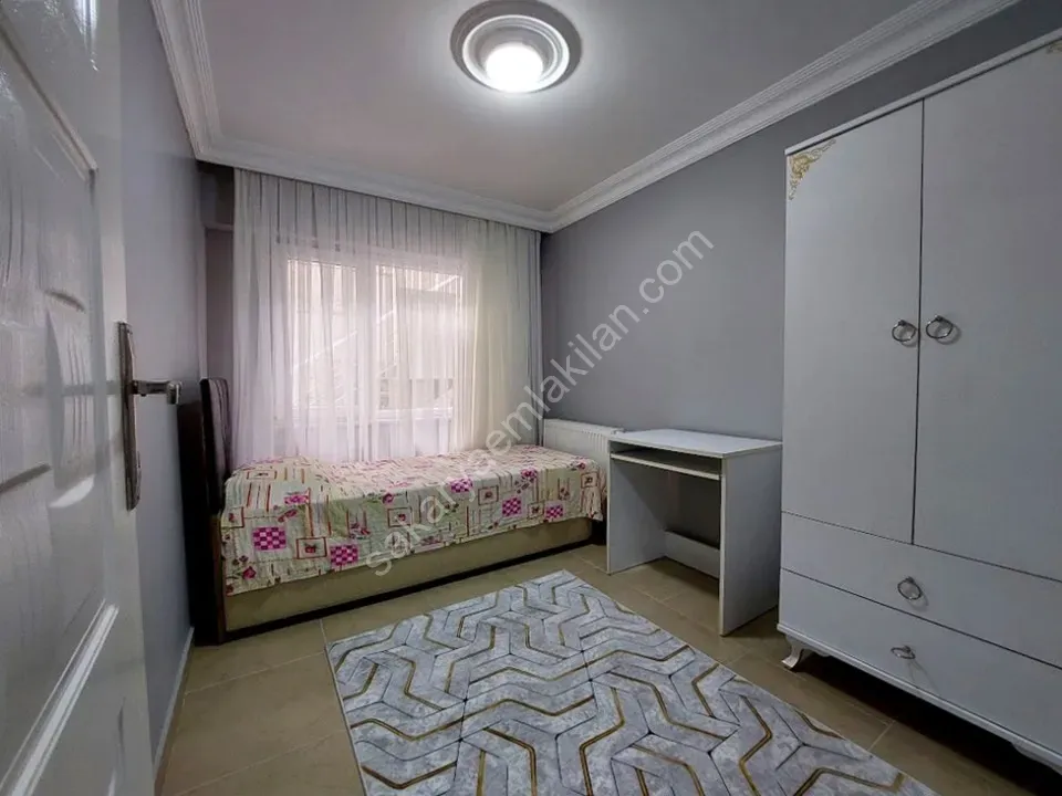 SERDİVAN MERKEZDE KİRALIK EŞYALI 2+1 DAİRE