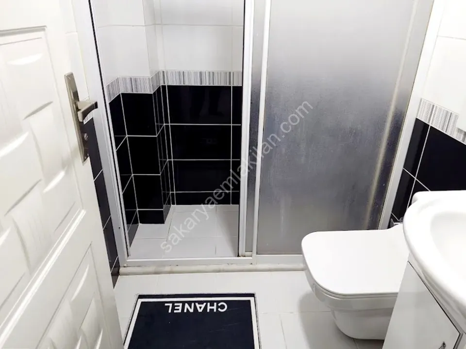 SERDİVAN MERKEZDE KİRALIK EŞYALI 2+1 DAİRE