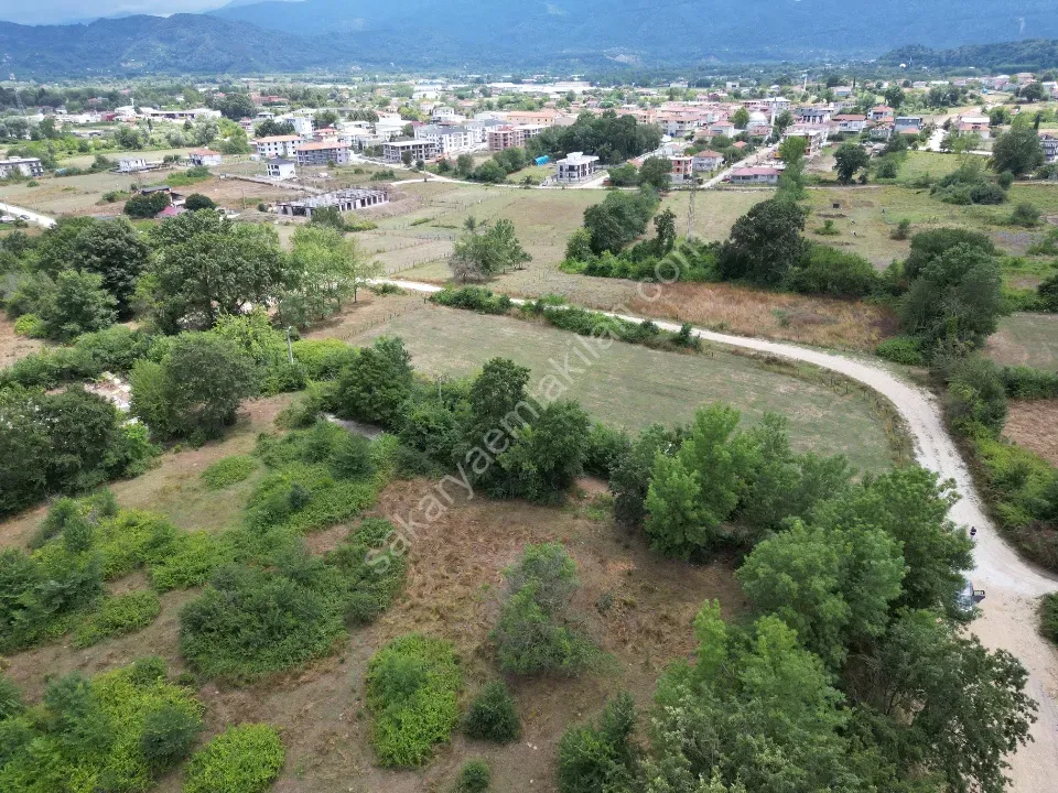 ARİFİYE NEVİYE'DE DOĞAYLA İÇ İÇE, KÖŞE PARSEL 2.363 m² İMARLI ARSA