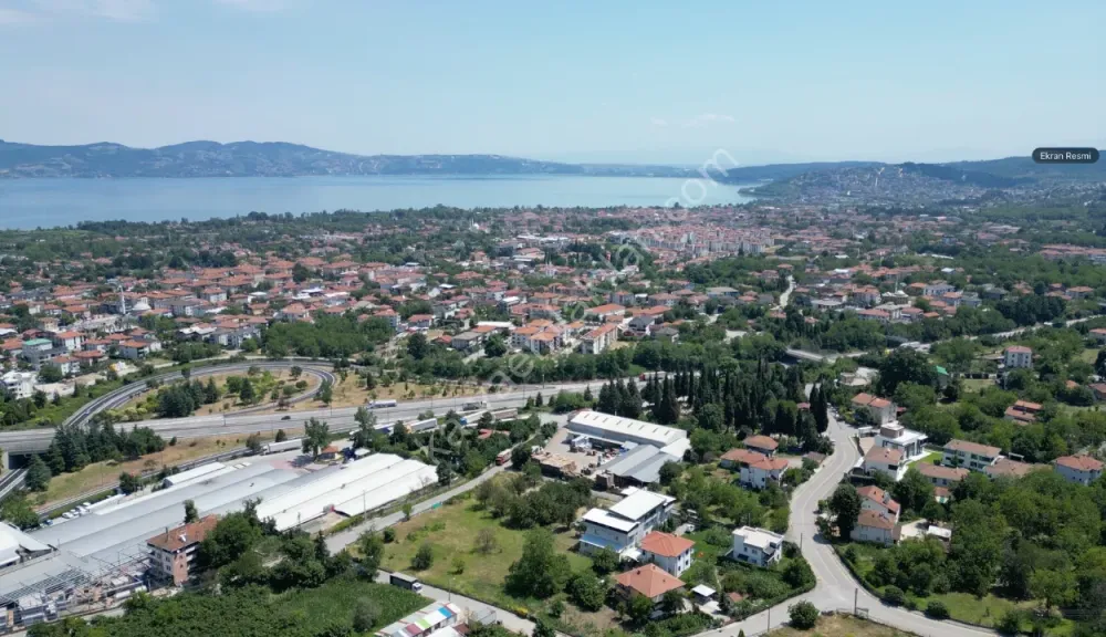 SAPANCA GÜLDİBİ'NDE GÖL MANZARALI 1.270 m² İMARLI ARSA
