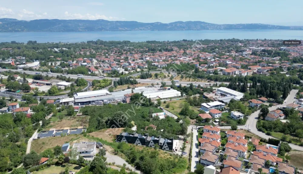 SAPANCA GÜLDİBİ'NDE GÖL MANZARALI 1.270 m² İMARLI ARSA