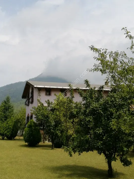 3700 metre arsa içinde Krediye uygun Çiftlik evi