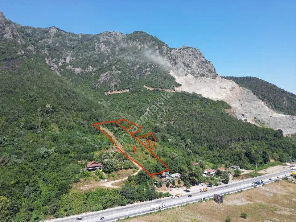 Adapazarı'na 18 km Mesafede, D-650 Üzerinde Satılık 14.520 m² Arazi