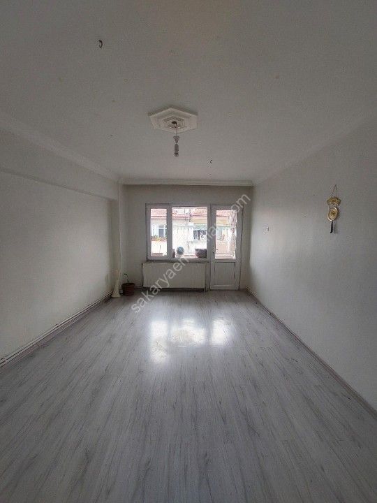 YILDIZ GAYRİMENKUL'DEN KİRALIK DAİRE DOĞUM EVİ İLERİSİ CADDE ÜZERİ